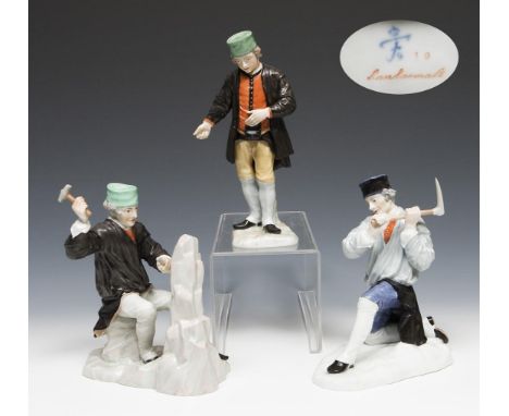 3 Bergmann-Figuren. Fürstenberg. 20. Jahrhundert.             Höhe: 16,5-19,5 cm.             Modell von Simon Fellner 1757. 