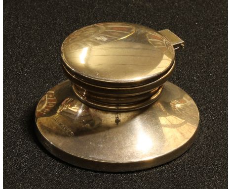 A silver capstan inkwell, Birmingham 2001 