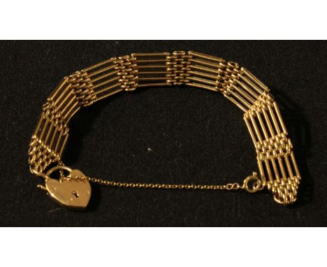A 9ct gold gate-link bracelet, love heart clasp, safety chain, 19.8g 