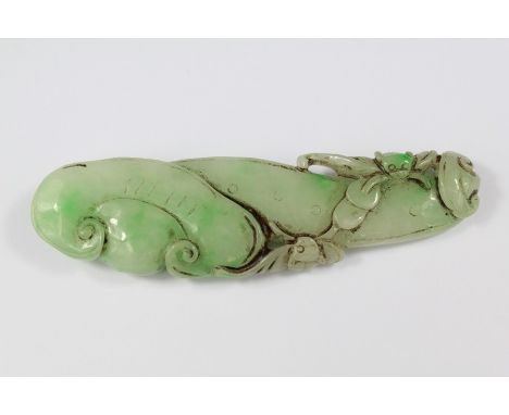 A Chinese Carved Green Jade Pendant. The pendant depicting a seed pod with mice feeding, approx 9.3 cms l.
