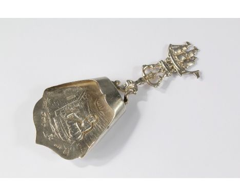 A Dutch 930 Silver Caddy Spoon: the spoon having import marks for 1909, approx 19 gms.