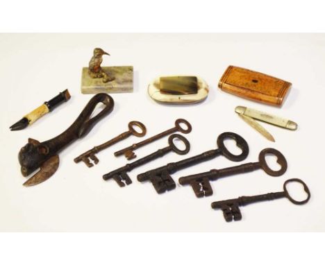 Quantity of collectables to include iron keys, snuff-box, horn box, silver and mother-of-pearl fruit knife, etc.