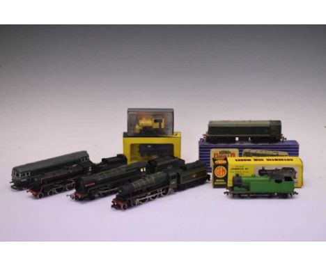 Mixed group of 00 gauge railway trainset locomotives to include; Hornby Dublo D8000, Mainline Railways 'Orion', Gem Model Rai