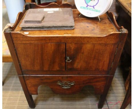 A 19th century mahogany commode/thunder box, 62cm wide, 46cm deep, 73cm high  