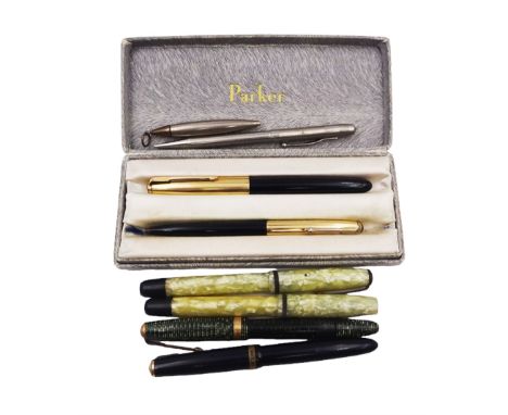 Parker Duofold fountain pen, with 14ct gold nib, together with a collection of other fountain pens and similar