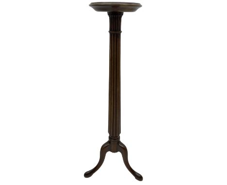 19th century mahogany jardiniere stand or torchere, circular dished top with moulded edge on reeded column, terminating in ca