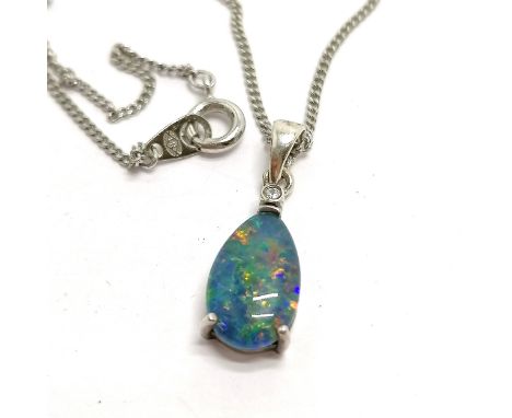 Silver opal pendant on a 44cm metal chain 