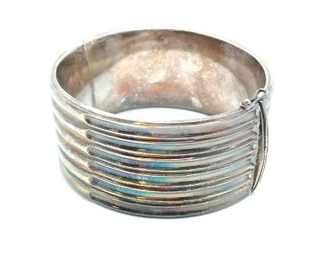 Continental silver hallmarked bangle with ribbed detail - 3cm wide x 6.5cm across &amp; 57g total weight 