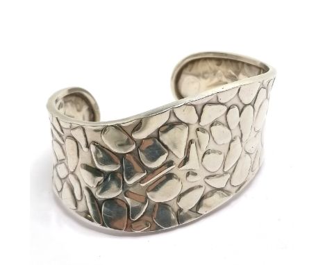 Silver cuff bangle with all over paved pattern by HH - 6.5cm across &amp; 34g 