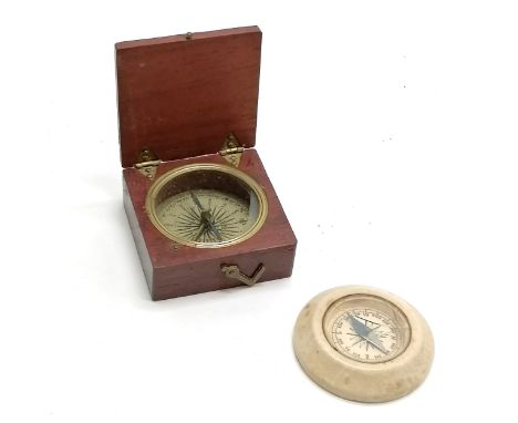 Mahogany &amp; brass hinged lidded compass with paper dial &amp; blue steeled needle (5cm square) t/w circular compass (chip 