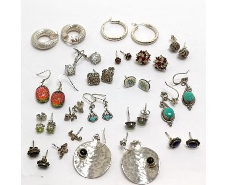 18 x pairs of silver earrings (some unmarked) inc rabbits, seahorses, stone set etc - total weight 49g 