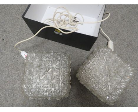 A RETRO STYLE WALL LIGHT FITTINGS 