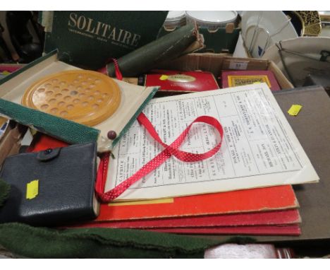 A QUANTITY OF ASSORTED VINTAGE GAMES TO INCLUDE CHESS PIECES ETC