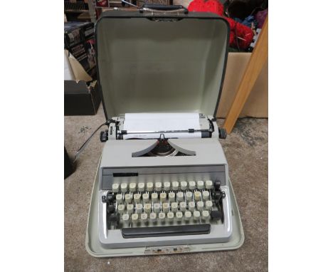 A VINTAGE ADLER GABRIELLE TYPEWRITER IN CASE