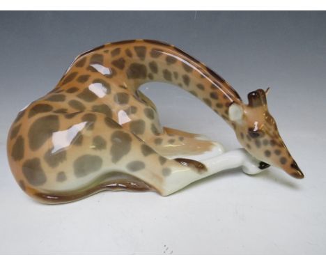 A LOMONOSOV USSR CERAMIC FIGURE OF A RECUMBERENT GIRAFFE 