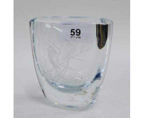 Small art glass vase with etched birds pattern, signed indistinctly to the base, 8cm high 