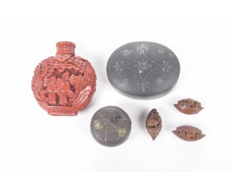 A small group of Chinese/Japanese collectable items To include a cinnabar lacquer snuff bottle (lacking stopper), three small