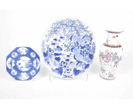 A collection of Chinese ceramics, late Qing Dynasty (1644-1912) To include a famille rose crackle glaze vase, depicting warri