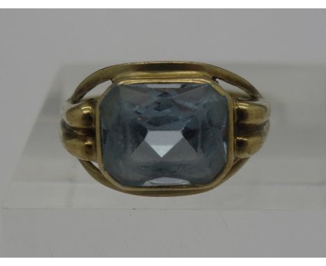 A .333, 8ct gold blue stone ring, weight 2.4g, size H