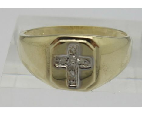 A 9ct gold and diamond cross ring, weight 3g, size V
