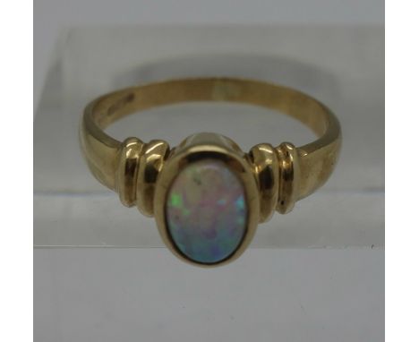 A 9ct gold ring, weight 2.1g, size K