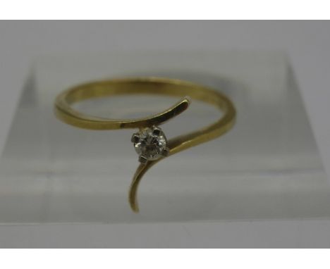 An 18ct gold solitaire diamond ring, weight 1.7g, size J