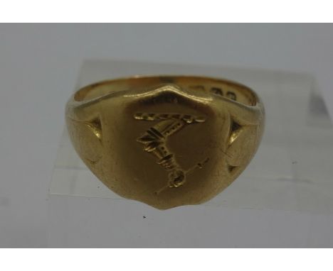 An 18ct gold signet ring, weight 7.2g, size R