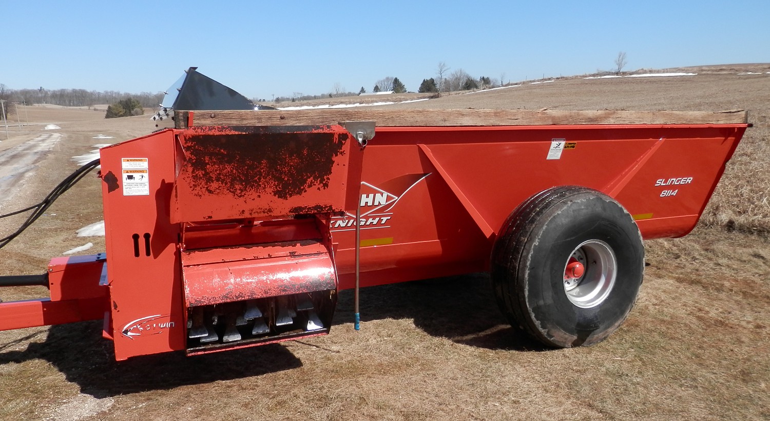 Kuhn Knight 8114 Pro Twin Slinger Spreader, single axle, 16.516.1