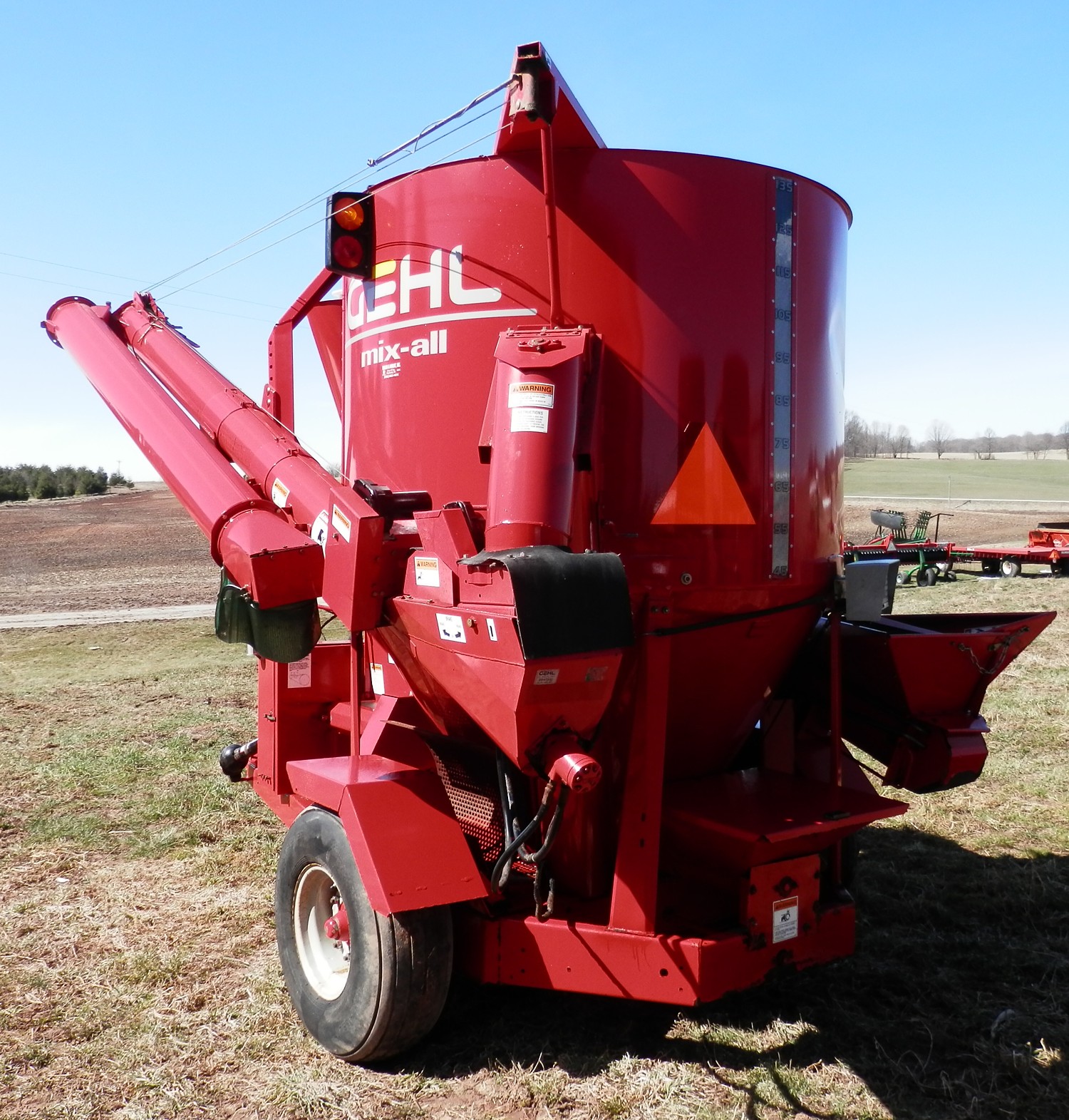 Gehl 170 MixAll portable grinder mixer w/Gehl 2100 Scale, long folding auger, hyd drive intake