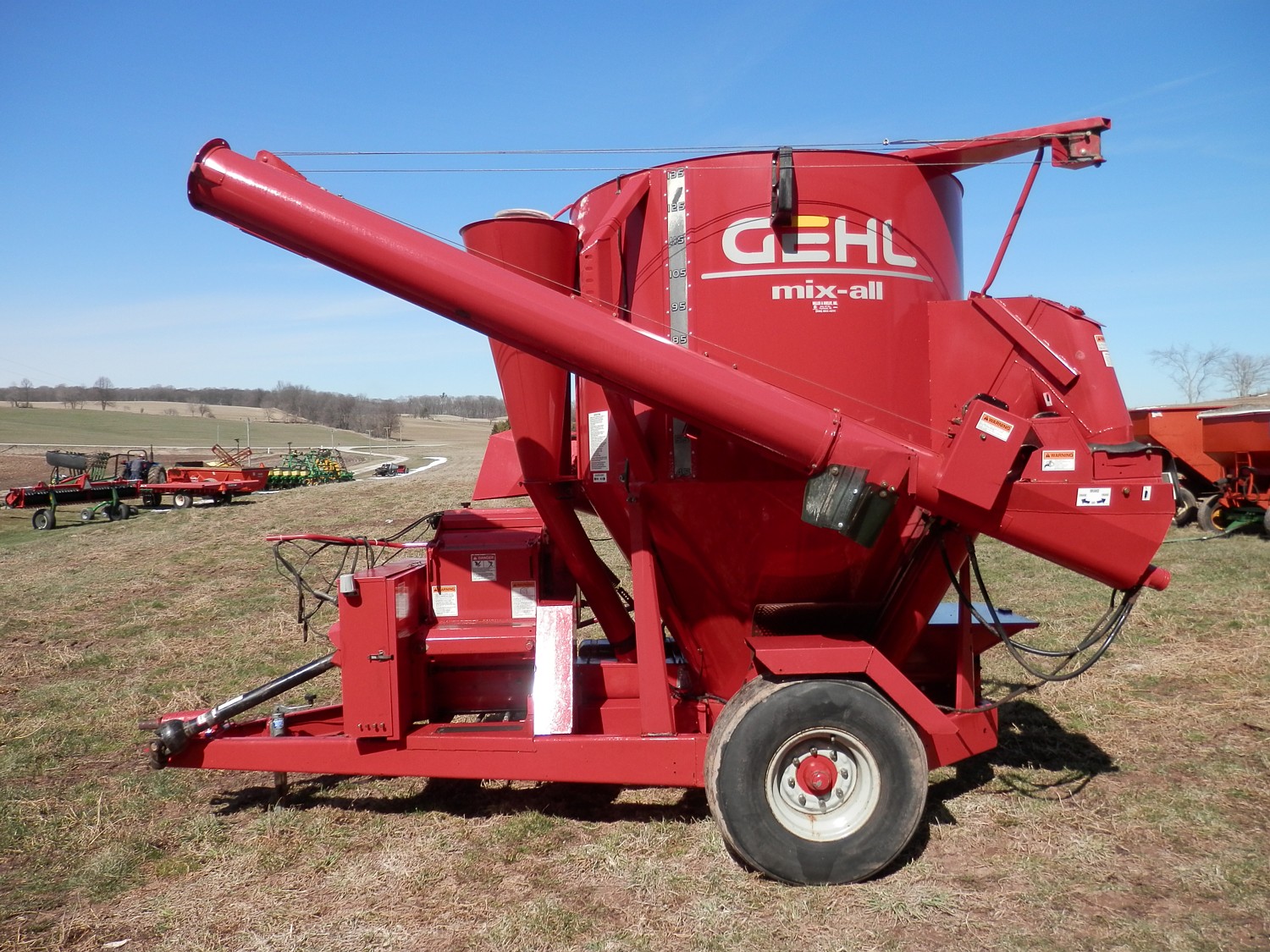 Gehl 170 MixAll portable grinder mixer w/Gehl 2100 Scale, long folding