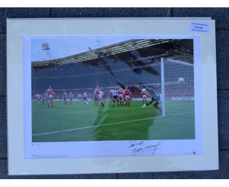Paul Gascoigne Signed Mounted Tottenham Football Print: Hand signed by Gazza with full autograph who is pictured scoring the 