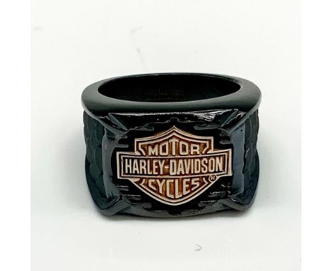 Black band with a large copper tone Harley Davidson logo in the front and textured dark grey scales carved on either side. Ti