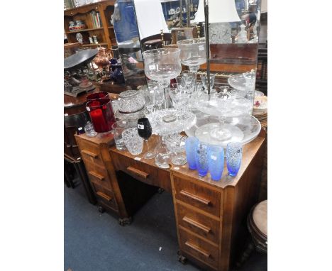 A 1930S ART DECO WALNUT DRESSING TABLE, 114 cm wide 