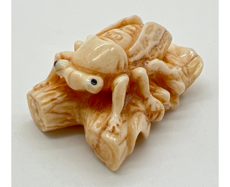 A carved netsuke modelled as an insect on a branch, with engraved signature to underside. No toggle holes. Approx. 5cm long. 