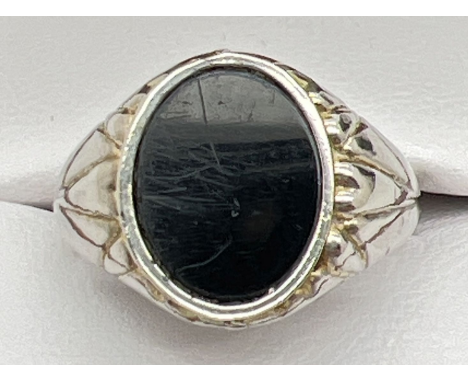 A vintage onyx set signet style ring with channelled design mount. Ring size W. 