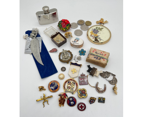 A tray of mixed vintage items. To include a pair of vintage Tricky dogs highland terrier magnets, Royal Masonic Institute For