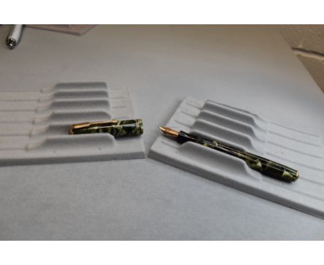 A Parker Vacumatic Junior Slender button fill in green marble with two narrow bands to the cap having Parker Vacumatic nib. A