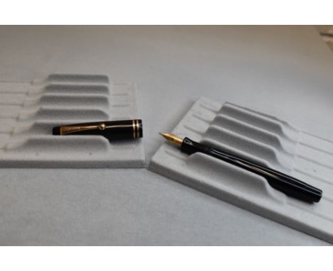 A Parker Duofold button fill fountain pen in black with two bands to the cap having a Parker Duofold nib. Approx 11.2cm