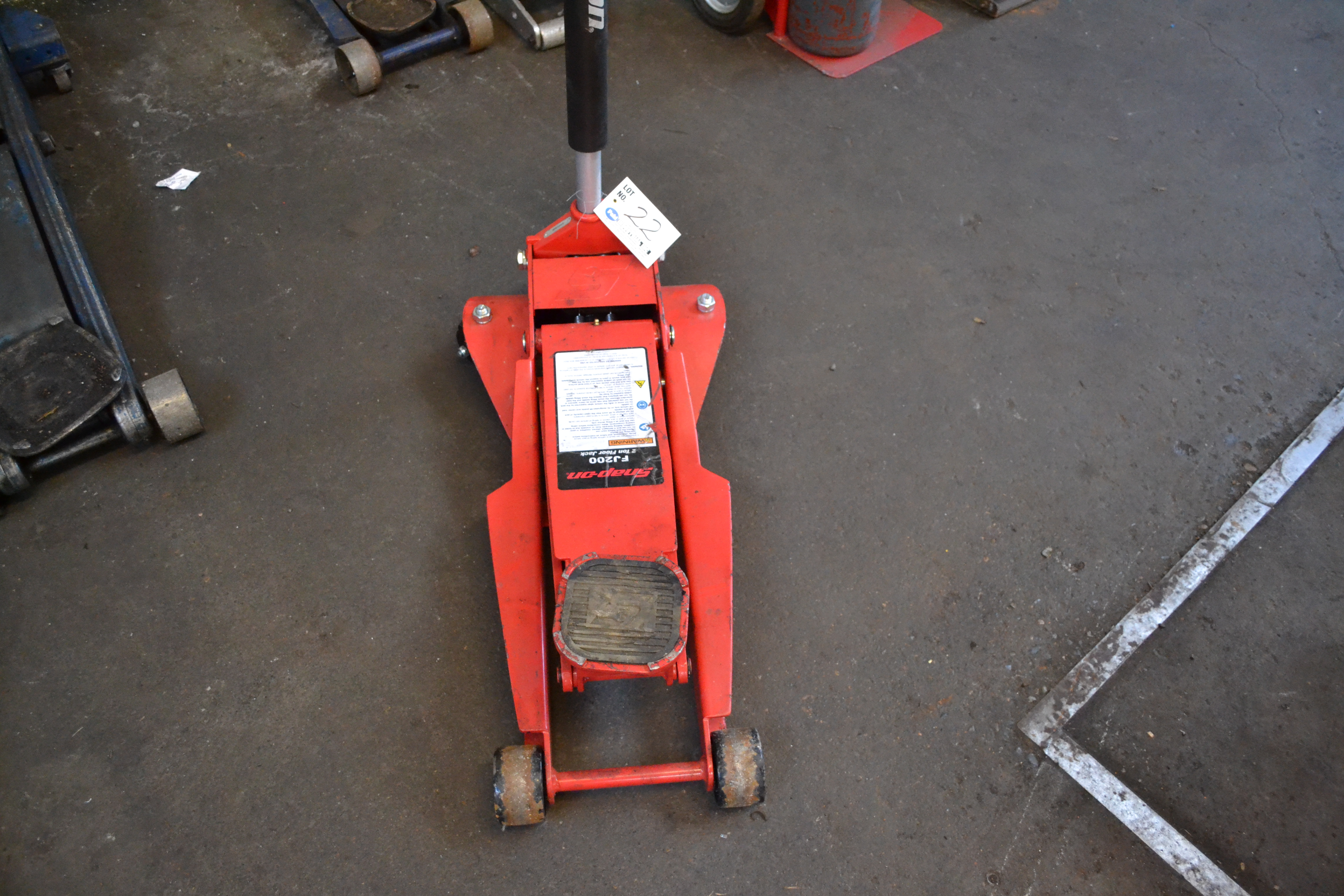 SnapOn Model FJ200 2 ton Floor Jack