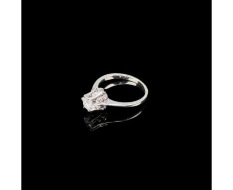 Solitär Ring, 750/18k Weißgold (getestet), 2,41g, mittig besetzt mit einem Brillanten um 0,25ct., Ringgröße 47