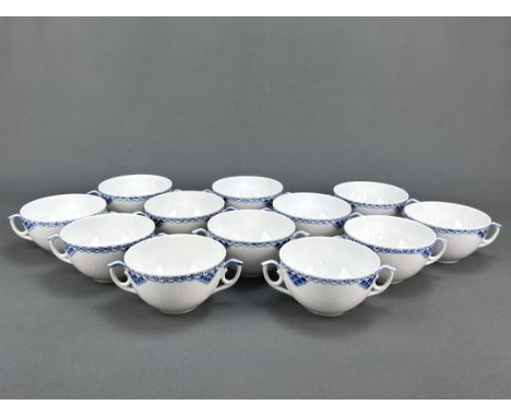 Zwölf Suppentassen mit Untertassen, Royal Copenhagen, Prinzess, bodenseitig gemarkt, Höhe Suppentassen je 6,5cm, Durchmesser 