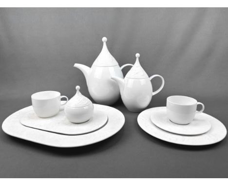 Teile eines Mokkaservices, Rosenthal "Die Zauberflöte", Entwurf Björn Wiinblad (1918 Kopenhagen - 2006 Lyngby), Weißporzellan