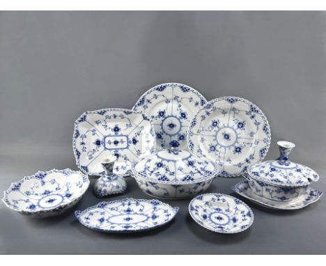 Speiseservice für 8 Personen, Royal Copenhagen, 25 Teile, grüne Firmenmarke und blaue Wellen, Musselmalet Vollspitze Blau, be