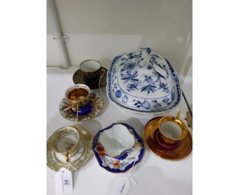Continental blue and white porcelain covered tureen, onion pattern and five porcelain cabinet cups and saucers 