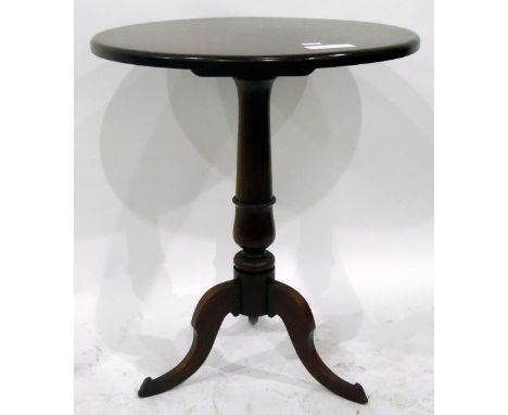 Mahogany pedestal tripod table, 67cm diameter 