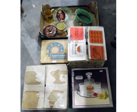 Assorted glassware to include boxed Babycham glasses, a Sylvac jardiniere and other decorative items (5 boxes) 