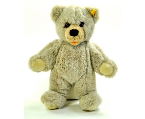 Steiff Bear, badge attached. Excellent Condition. Enhanced Condition Reports: We are more than happy to provide further image
