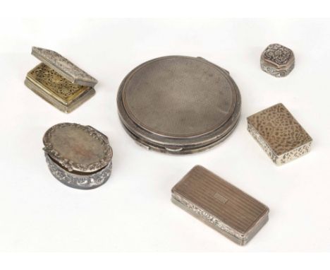 Small collection of silver and white metal bijouterie boxes including a gilt vinaigrette, powder compact, oval lidded box and