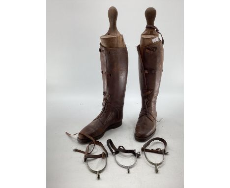 Pair of vintage gents brown leather riding boots, wooden stretchers marked L and R, approximate size 8/9 