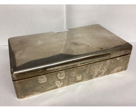 A large sterling silver cigarette box, with cedar lining, 23 x 13 x 6cm, by Goldsmiths Silversmiths Company, London 1902 